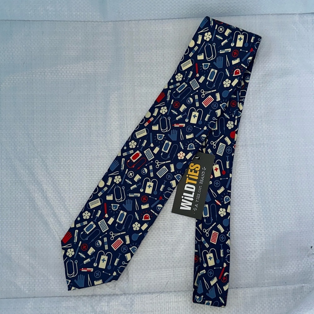 DR THEAMED TIE BY WILD TIES NWT